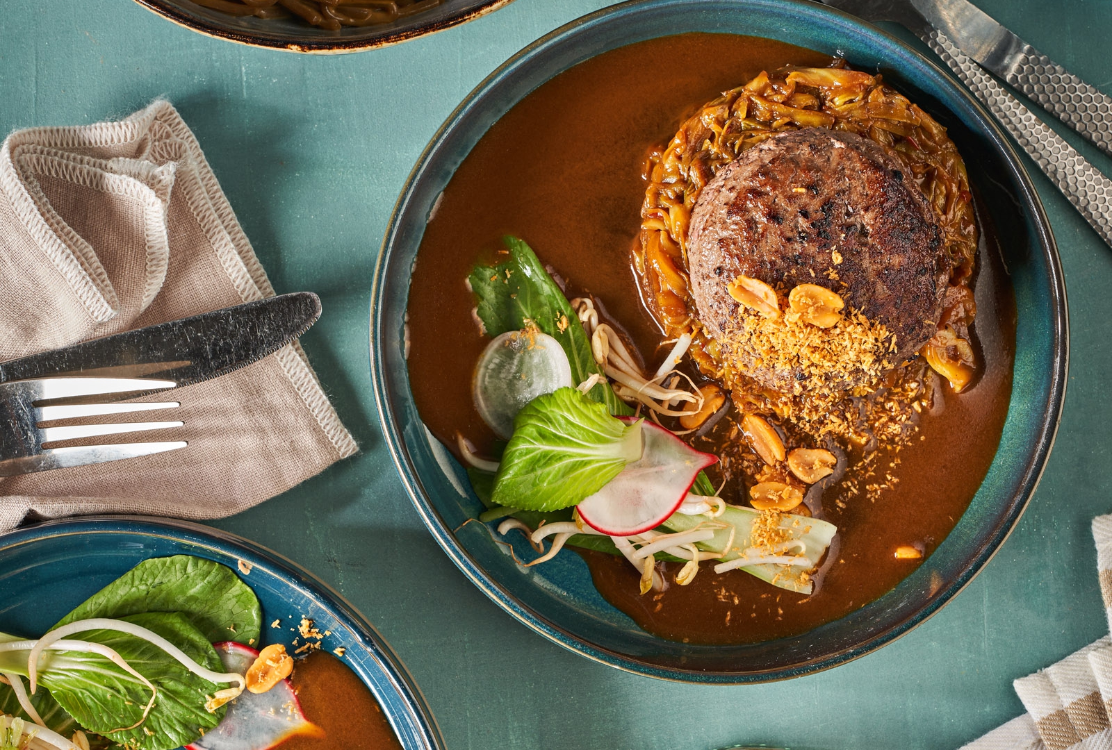 Recept sabanoedels met rundertartaar en rendang van spitskool
